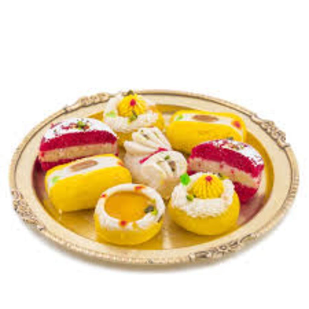 বিক্রমপুর মিষ্টান্ন ভান্ডারের মিষ্টির থালা